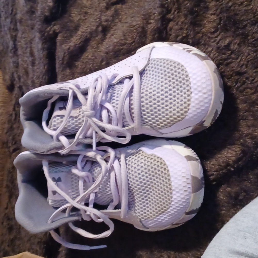 Under armour size 3.5 youth high tops